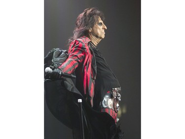 Alice Cooper opened the show at SaskTel Centre before Mötley Crüe, December 10, 2015.