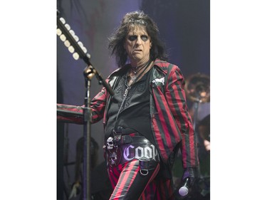 Alice Cooper opened the show at SaskTel Centre before Mötley Crüe, December 10, 2015.