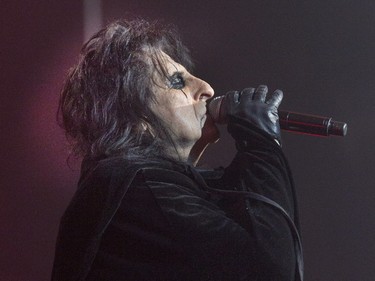 Alice Cooper opened the show at SaskTel Centre before Mötley Crüe, December 10, 2015.