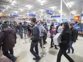 Customers hunt for deals at Best Buy on Boxing Day in Saskatoon.