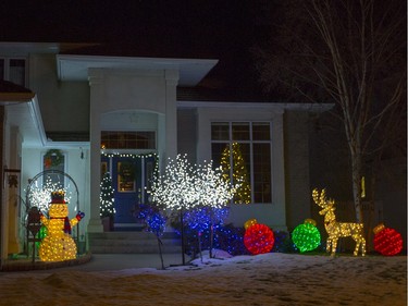 Saskatoon's Christmas lights tour takes us to Erindale, December 7, 2015.