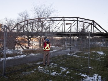 Anthony Ingratta of Graham Construction puts up temporary fencing near the Traffic Bridge, December 4, 2015.