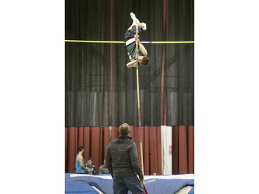 Austin Edwards from the University of Saskatchewan competes in the pole vault during the Sled Dog Open at the Saskatoon Field House, January 16, 2016.