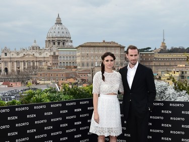 British actor Joseph Fiennes poses with Argentinian actor Maria Botto with the Vatican in the background during a photo call for "Risen" on February 3, 2016 in Rome, Italy.
