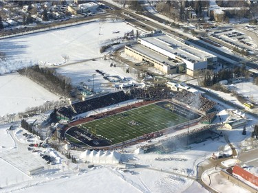 An aerial view of a Vanier Cup game at Griffiths Stadium at the University of Saskatchewan, November 25, 2006.