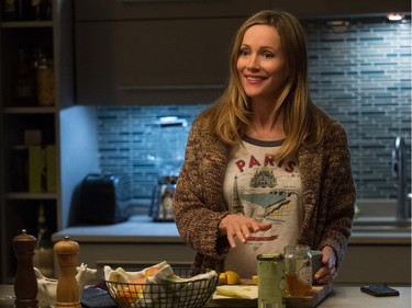 Leslie Mann stars in "How to Be Single."