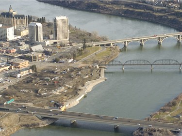 An aerial view of Saskatoon bridges in 2005.