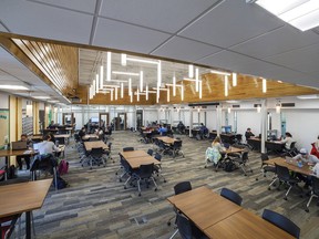 A $500,000 donation by Edwards School of Business alumnus Larry Moeller, matched by the University of Saskatchewan, allowed the school to renovate a dedicated student space, now named the Moeller Resource Room.