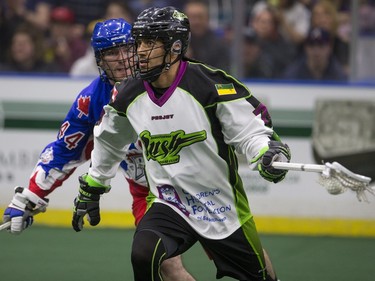 Saskatchewan Rush transition Jeremy Thompson moves the ball against the Toronto Rock in NLL action, March 26, 2016.