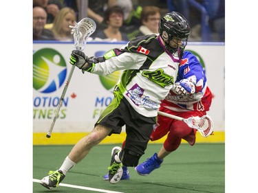 Saskatchewan Rush forward Ben McIntosh moves the ball against the Toronto Rock in NLL action, March 26, 2016.