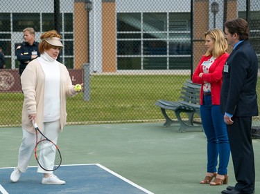 L-R: Melissa McCarthy, Kristen Bell and Ben Falcone star in "The Boss."