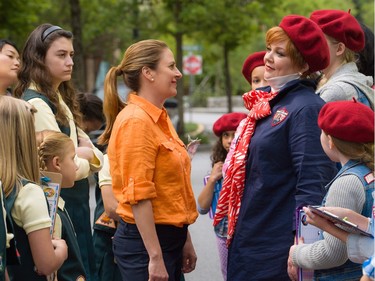 Annie Mimolo as Helen (L) and Melissa McCarthy as Michelle Darnell in "The Boss."