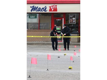 Detectives from the Saskatoon police major crimes and forensic identification units investigate after a man died in the Sutherland area on April 24 in Saskatoon.