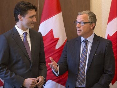 Prime Minister Justin Trudeau (L) meets with Premier Brad Wall in Saskatoon as part of a two-day stop in the province after a Liberal cabinet retreat in Alberta over the weekend, April 27, 2016.