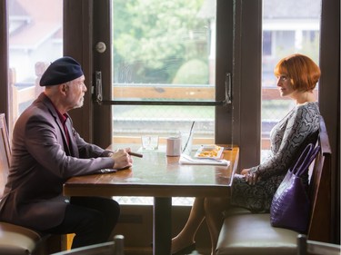 Hector Elizondo and Julia Roberts star in "Mother's Day."