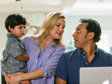 Kate Hudson and Aasif Mandvi (R) star in "Mother's Day."