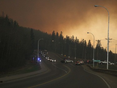 Residents of the subdivision of Abasand wait in their cars to leave the subdivision in Fort McMurray, Alberta, May 3, 2016. The subdivision had been placed under a mandatory evacuation Tuesday afternoon with wildfires threatening the region.