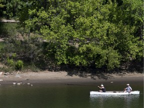 SASKATOON, SASK.; JUNE 8, 2015 - Hot weather and sun brings people out to play on the water passing under the Broadway Bridge, June 8, 2015. A forecast high of 31 degrees celsius for Saskatoon.  (GordWaldner/TheStarPhoenix)