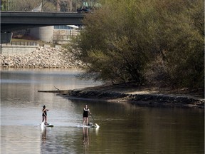 SASKATOON,SK-- May 03/2016 0504 news spec  --- People enjoy the weather with some paddle boarding on the river, Tuesday, May 03, 2016. (GREG PENDER/STAR PHOENIX)