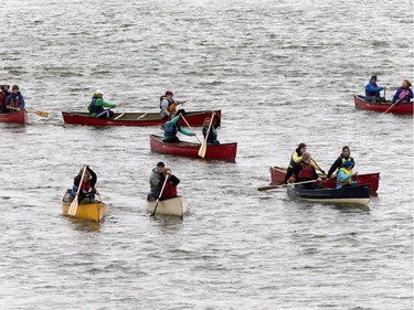 Members of the Marion Graham Collegiate outdoor club canoe on the river near the north Circle Drive Bridge, May 12, 2016, during a workout for an upcoming spring trip.