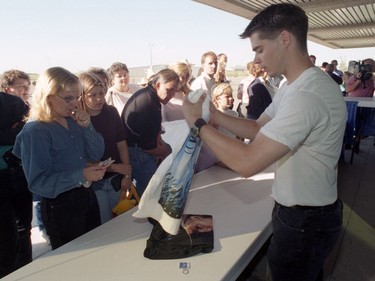 Fans purchase memorabilia at the Garth Brooks concert at Sask Place in Saskatoon, August 14, 1996.
Provincial Archives of Saskatchewan StarPhoenix Collection, unprocessed, April 14, 1996, sheet no. #6139C, negative strip #2, negative #19.