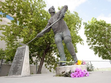 Flowers have been left at the Gordie Howe statue outside of Sasktel Centre in Saskatoon, June 10, 2016. Howe passed away today at the age of 88.