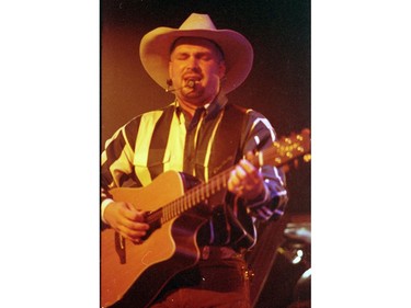 Garth Brooks performs at Sask Place in Saskatoon, August 14, 1996.
Provincial Archives of Saskatchewan StarPhoenix Collection, unprocessed, April 14, 1996, sheet no. #6139F, negative strip #1, negative #4.