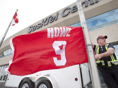 SaskTel Centre Coliseum Operator Gary Musty raises a Gordie Howe flag and set all other flags to half-mast outside of Sasktel Centre in Saskatoon, June 10, 2016. Howe passed away today at the age of 88.