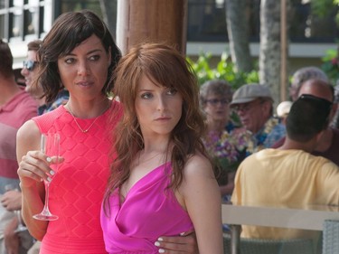 Aubrey Plaza (L) and Anna Kendrick star in "Mike and Dave Need Wedding Dates."