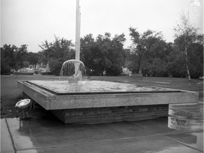 An image of the Leslie Memorial Fountain, a new fountain in City Hall Square, from August 18, 1959.
(Provincial Archives of Saskatchewan StarPhoenix Collection S-SP-B5375-1)