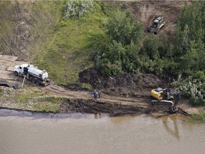 Crews work to clean up an oil spill on the North Saskatchewan river near Maidstone, Sask on Friday July 22, 2016