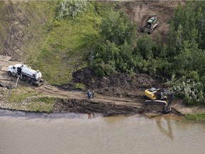 Crews work to clean up an oil spill on the North Saskatchewan river near Maidstone, Sask. on Friday July 22, 2016.