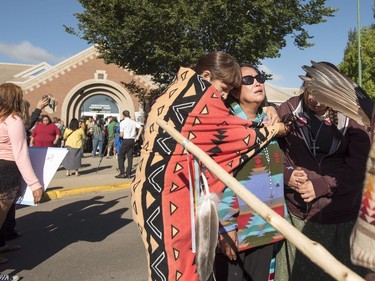Colten Boushie's mother Debbie (2R) is comforted at the Saskatchewan Provincial Court in North Battleford, Saskatchewan on August 18, 2016. People held a rally outside a Saskatchewan courthouse Thursday where a farmer accused of fatally shooting a First Nations man is to make an appearance.