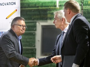 Federal Liberal minister Ralph Goodale receives a hand shake from University of Saskatchewan President Peter Shoicheff and SaskParty MLA Scott Moe after the federal government announcement of millions of infrastructure money for the U of S and other institutions, August 19, 2016. The announcement took place sat Place Riel on the U of S campus.