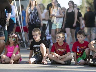The sights and sounds of the Saskatoon Fringe Festival included entertainment by street performers for all ages, August 2, 2016.