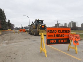 SASKATOON, SASK.; NOVEMBER 4, 2015 - 9999 web file photos - Saskatoon road construction, detours, road closure, November 4, 2015. (GordWaldner/Saskatoon StarPhoenix)