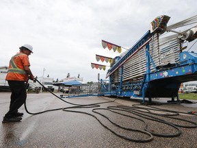 Workers set up rides for this year's Saskatoon Exhibition. (Michelle Berg/Saskatoon StarPhoenix)