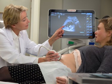 Emma Thompson (L) and Renée Zellweger star in "Bridget Jones's Baby."