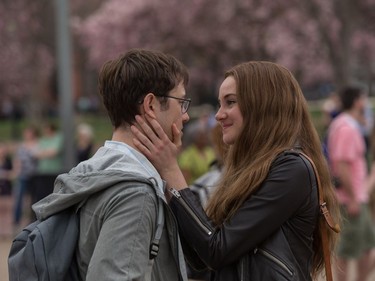 Joseph Gordon-Levitt as Edward Snowden and Shailene Woodley as Lindsay Mills in "Snowden."