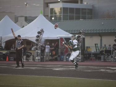 U of S Huskies #31 Lance Bashutsky catches the ball after kickoff against the Calgary Dinos at Griffiths Stadium in Saskatoon, September 16, 2016.