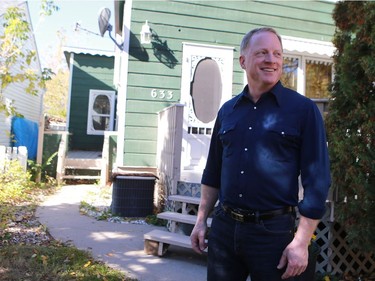 Patton McLean invites Gordie Howe's family into his home, which was one of Gordie Howe's childhood homes in Saskatoon on September 25, 2016.
