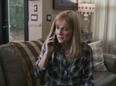 Laura Linney stars in "Sully."