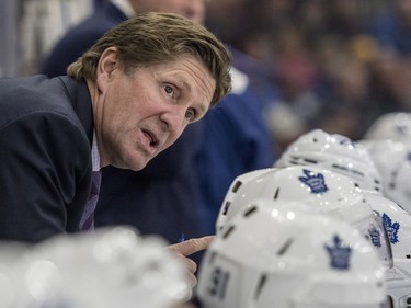 Toronto Maple Leafs head coach Mike Babcock speaks to his players as they take on the Ottawa Senators during the first period of an NHL pre-season hockey game in Saskatoon, October 4, 2016.