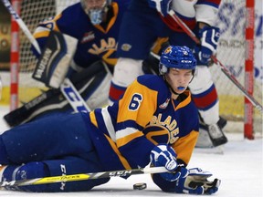 Saskatoon Blades' Mark Rubinchik tries to block a shot from the Edmonton Oil Kings during first-period action at SaskTel Centre in Saskatoon on October 9, 2016. (Michelle Berg / The StarPhoenix)