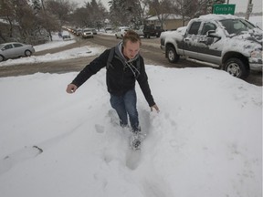 Matthew Grierson trudges through what should be a sidewalk on 108th Street at Circle Drive as he makes his way towards the university, Thursday, October 06, 2016. (GREG PENDER/STAR PHOENIX)