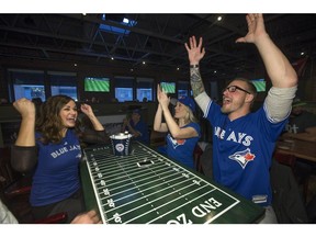 Blue Jays  Fans at the League Sports Lounge react to a play at the business, Friday, October 14, 2016.   (GREG PENDER/STAR PHOENIX)