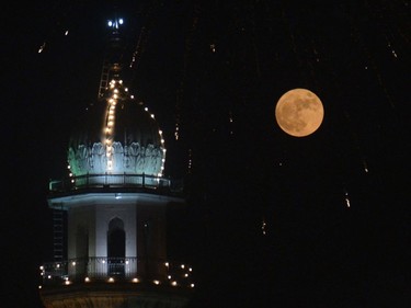 The supermoon rises over the Sikh Shrine, the Golden Temple in Amritsar on November 14, 2016. Skygazers headed to high-rise buildings, ancient forts and beaches on November 14 to witness the closest 'supermoon' to Earth in almost seven decades, hoping for dramatic photos and spectacular surf. The moon will be the closest to Earth since 1948 at a distance of 356,509 kilometres, creating what NASA described as "an extra-supermoon."