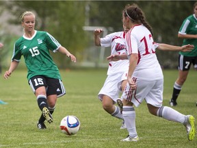 Erica Hindmarsh (left) and her University of Saskatchewan teammates are playing at the program's first national championship this week.