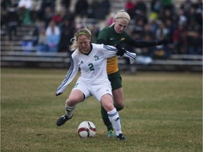 #2 Rebecca Weckworth of the Huskies moves the ball pas a Regina player during the game held at the University of Saskatchewan in Saskatoon, Saskatchewan on Saturday, October 29th, 2016.