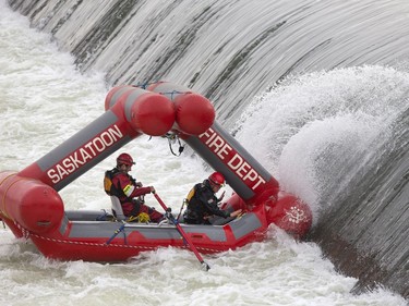 Saskatoon Fire Department water rescue team trains at the weir November 8, 2016, including going over the weir on the SFD Rescue Craft and practicing rescue skills that include exiting the rotation of the fast current.